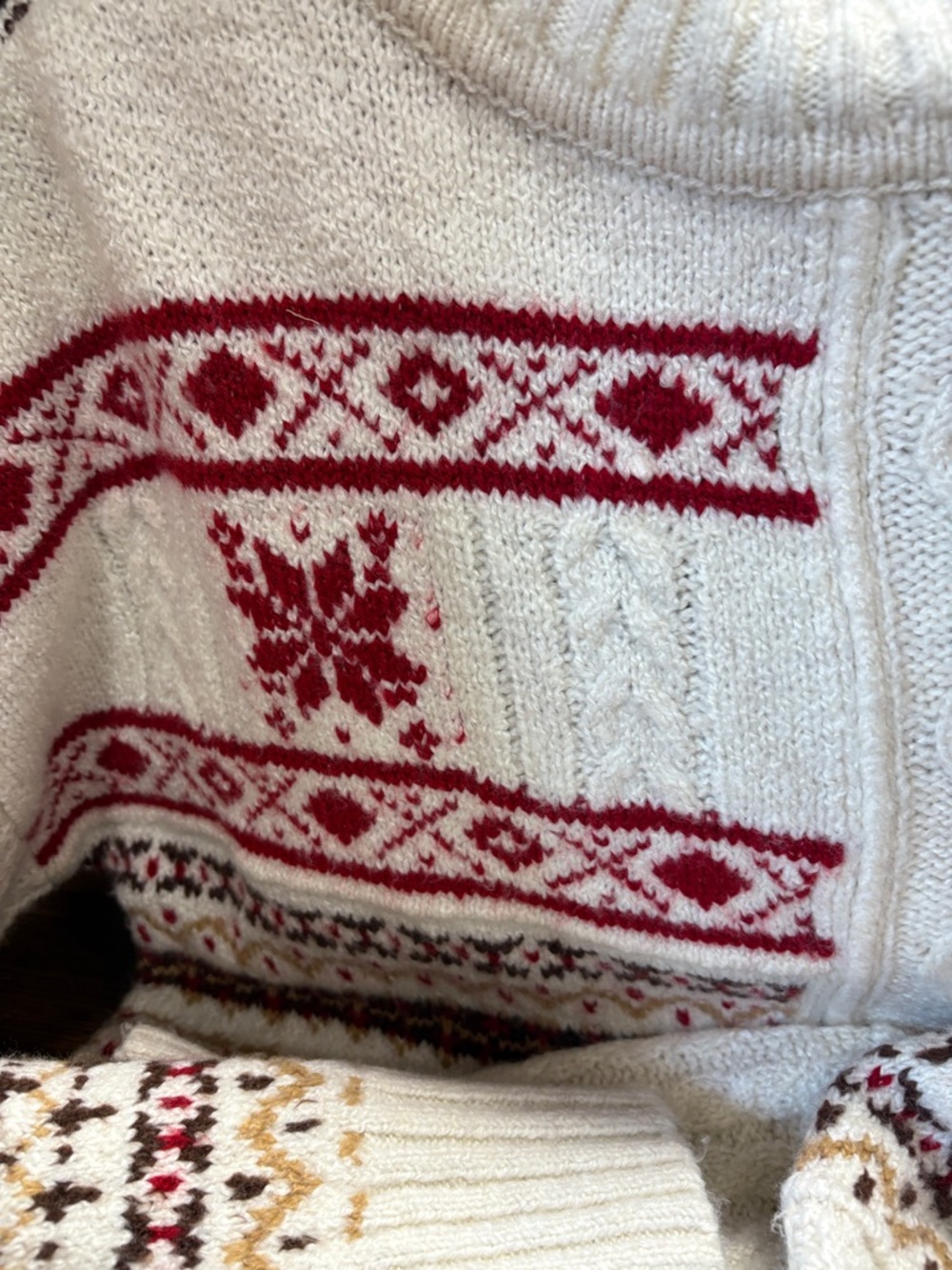 American Eagle Outfitters Cream and Red Nordic Cable Sweater - Picture 4 of 5